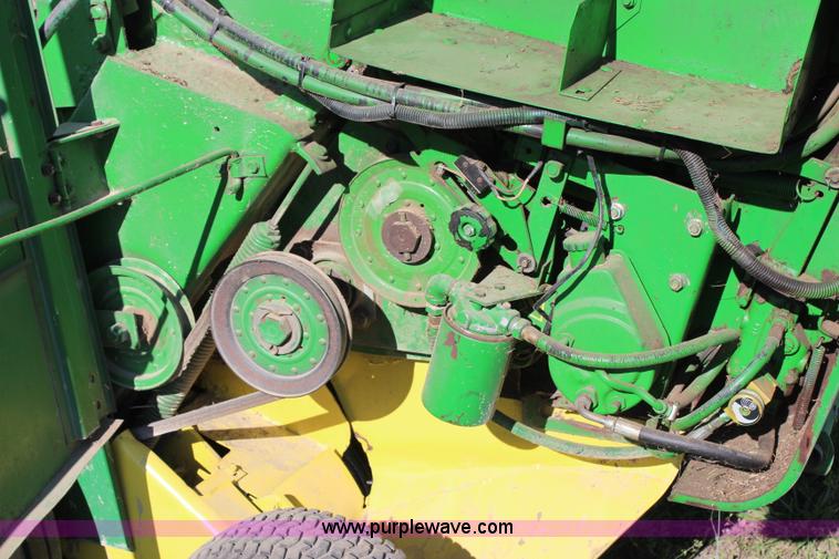 image for item H2528 1990 John Deere 535 round baler
