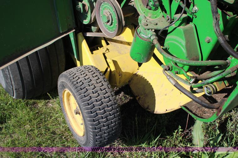 image for item H2528 1990 John Deere 535 round baler
