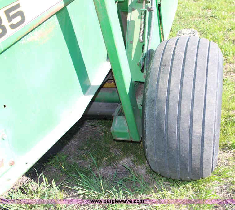 image for item H2528 1990 John Deere 535 round baler