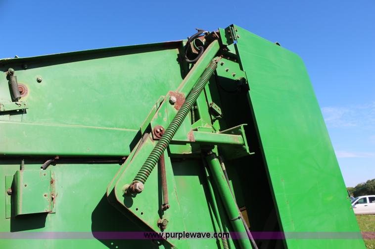 image for item H2528 1990 John Deere 535 round baler