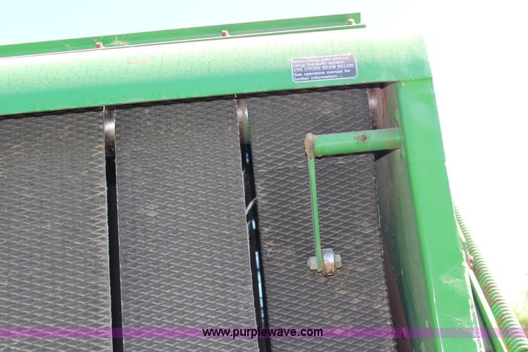 image for item H2528 1990 John Deere 535 round baler