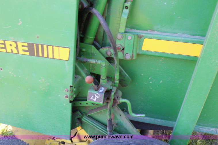 image for item H2528 1990 John Deere 535 round baler