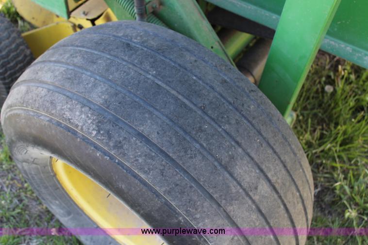 image for item H2528 1990 John Deere 535 round baler