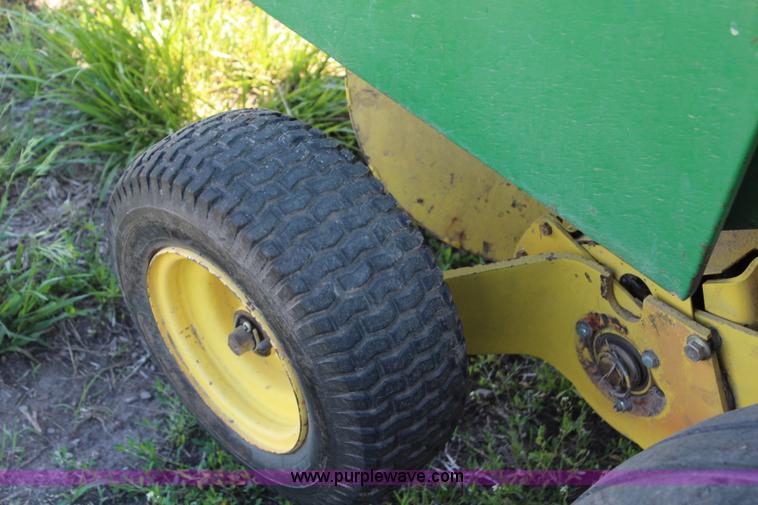 image for item H2528 1990 John Deere 535 round baler