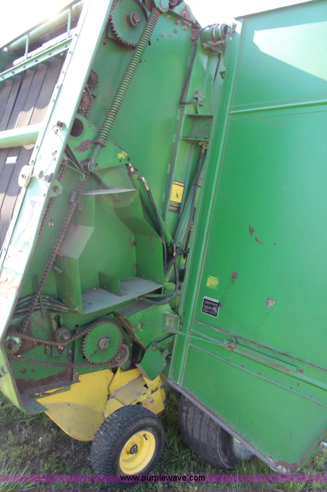 image for item H2528 1990 John Deere 535 round baler