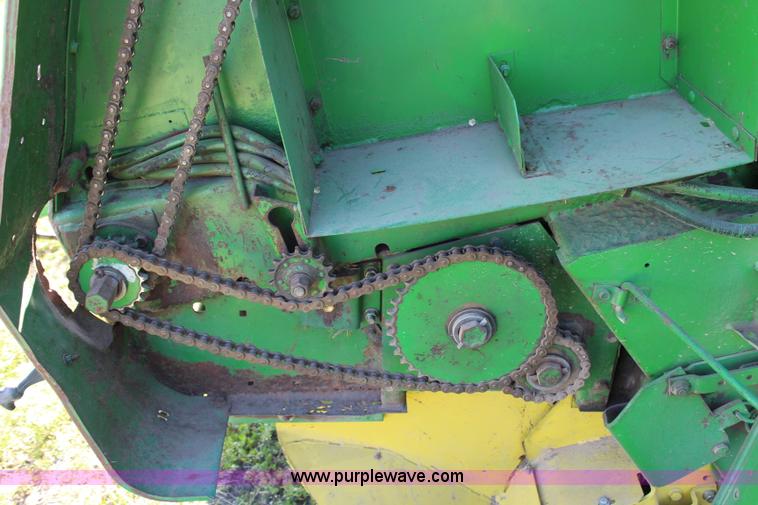 image for item H2528 1990 John Deere 535 round baler