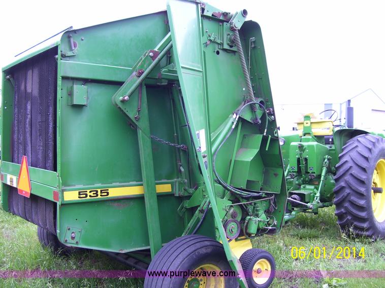 image for item H2528 1990 John Deere 535 round baler
