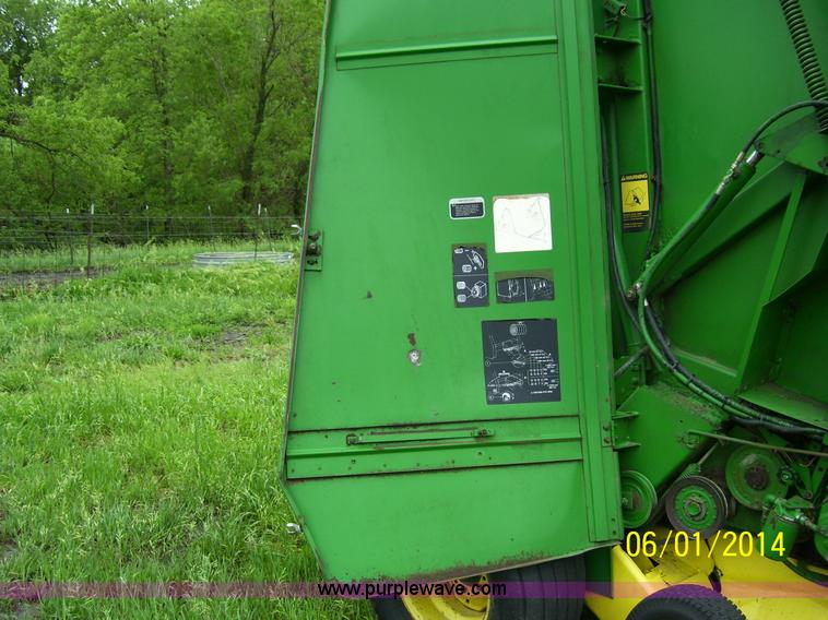 image for item H2528 1990 John Deere 535 round baler