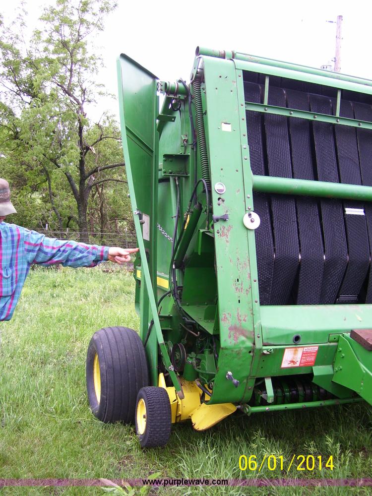 image for item H2528 1990 John Deere 535 round baler