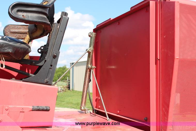 image for item H2531 Hesston 6600 self-propelled swather