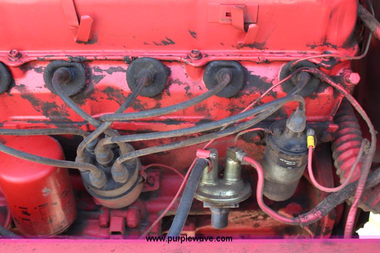 image for item H2531 Hesston 6600 self-propelled swather