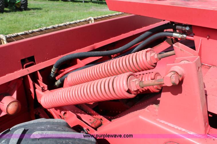 image for item H2531 Hesston 6600 self-propelled swather