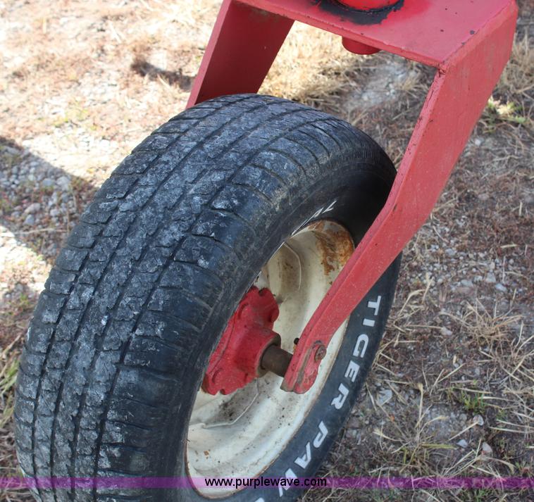 image for item H2531 Hesston 6600 self-propelled swather