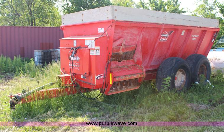 image for item H2744 2009 Kuhn Knight Slinger 8124 manure spreader