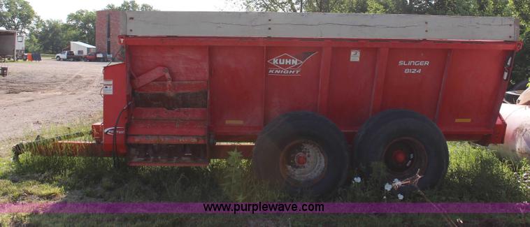image for item H2744 2009 Kuhn Knight Slinger 8124 manure spreader