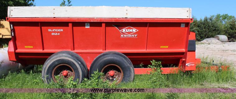 image for item H2744 2009 Kuhn Knight Slinger 8124 manure spreader