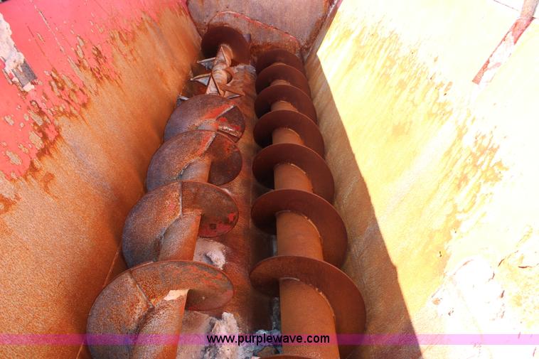 image for item H2744 2009 Kuhn Knight Slinger 8124 manure spreader