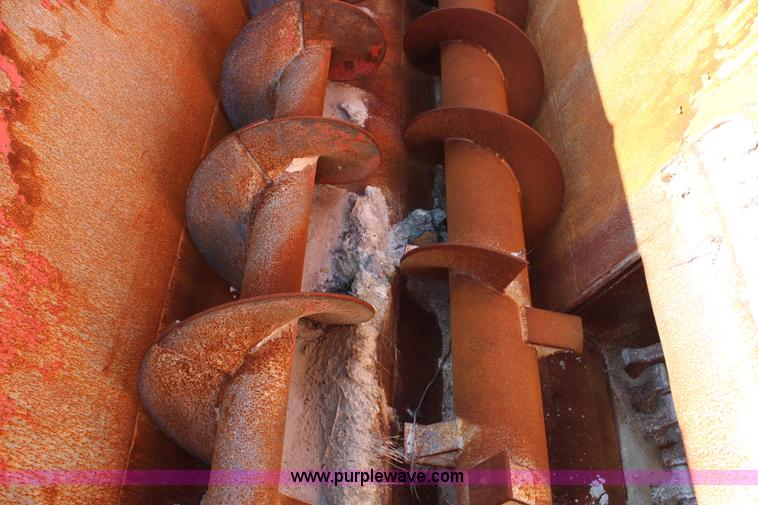 image for item H2744 2009 Kuhn Knight Slinger 8124 manure spreader