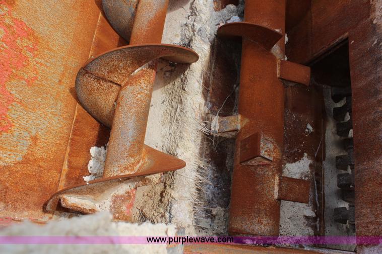 image for item H2744 2009 Kuhn Knight Slinger 8124 manure spreader