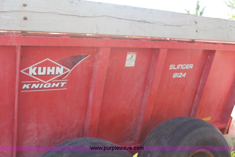 image for item H2744 2009 Kuhn Knight Slinger 8124 manure spreader