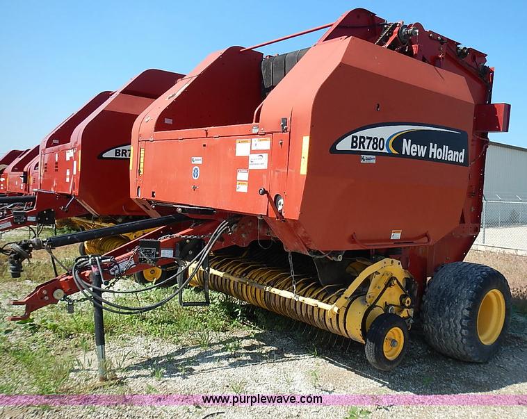 image for item I3624 2003 New Holland BR780 round baler