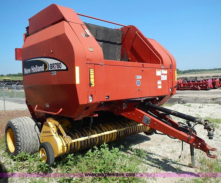 image for item I3624 2003 New Holland BR780 round baler
