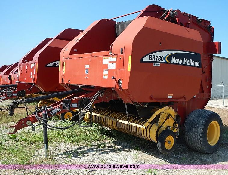 image for item I3624 2003 New Holland BR780 round baler