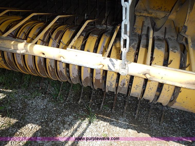 image for item I3624 2003 New Holland BR780 round baler