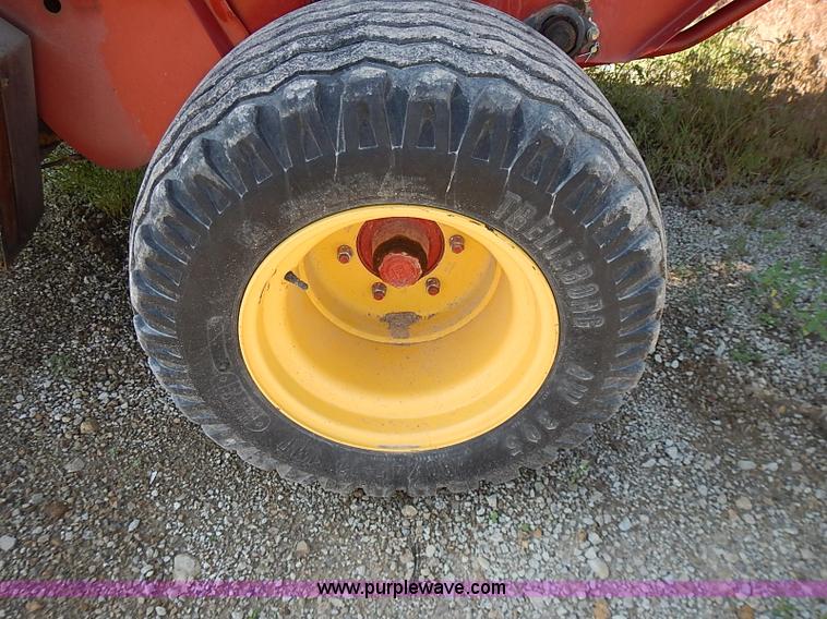 image for item I3624 2003 New Holland BR780 round baler