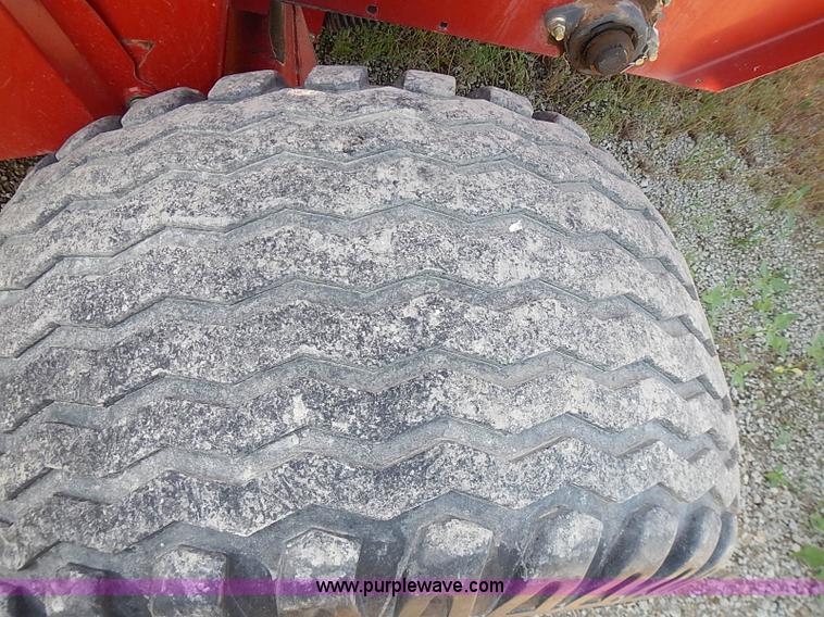 image for item I3624 2003 New Holland BR780 round baler