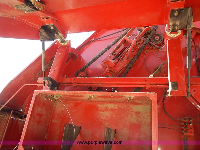 image for item I3624 2003 New Holland BR780 round baler