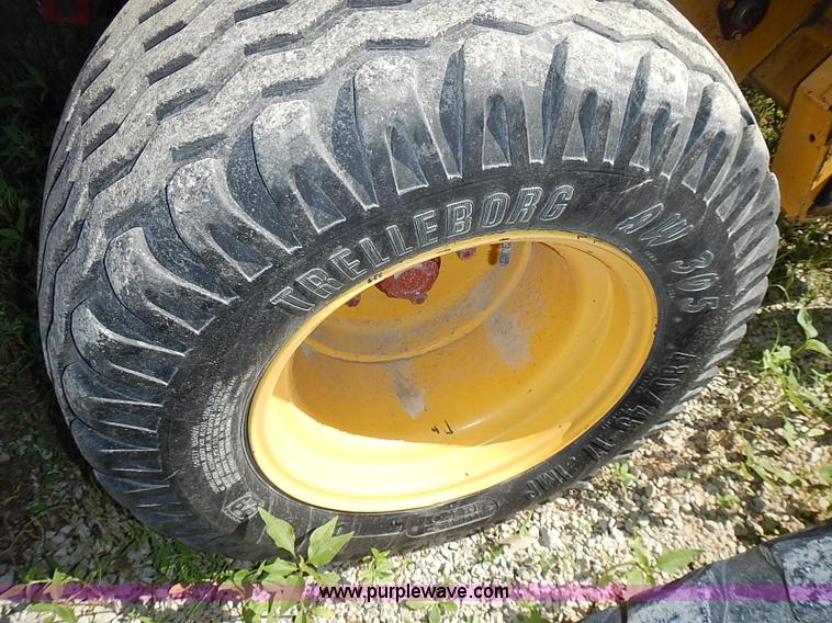 image for item I3624 2003 New Holland BR780 round baler