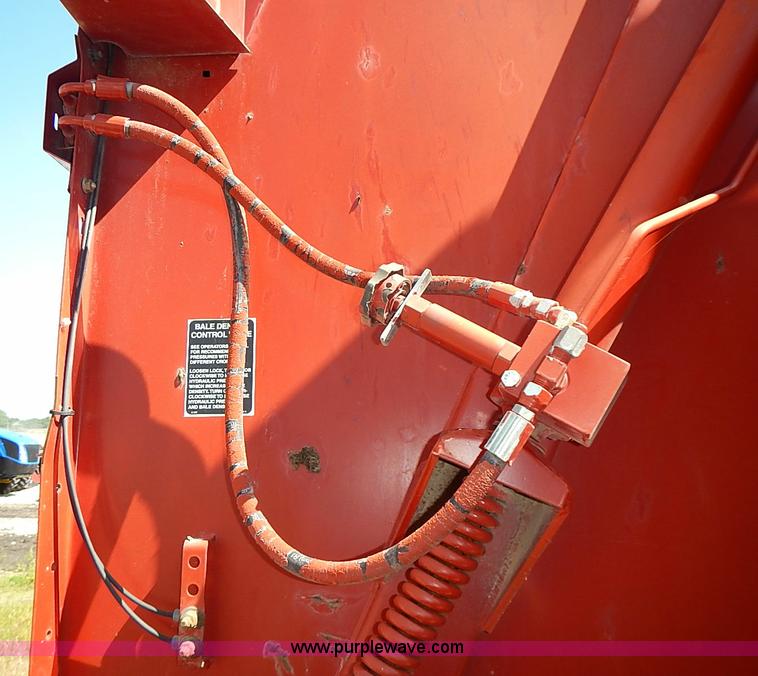 image for item I3624 2003 New Holland BR780 round baler