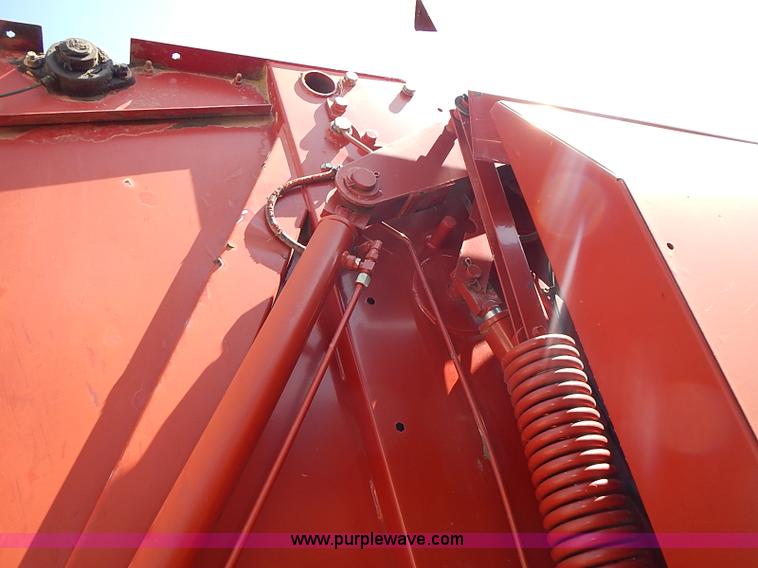 image for item I3624 2003 New Holland BR780 round baler