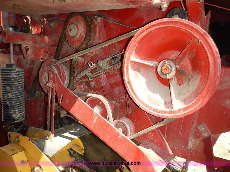 image for item I3624 2003 New Holland BR780 round baler