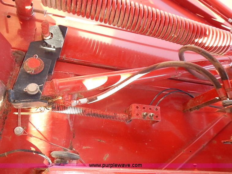 image for item I3624 2003 New Holland BR780 round baler