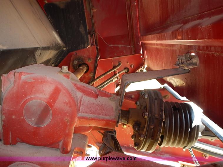 image for item I3624 2003 New Holland BR780 round baler