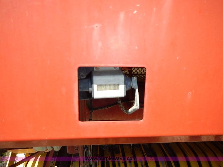 image for item I3624 2003 New Holland BR780 round baler