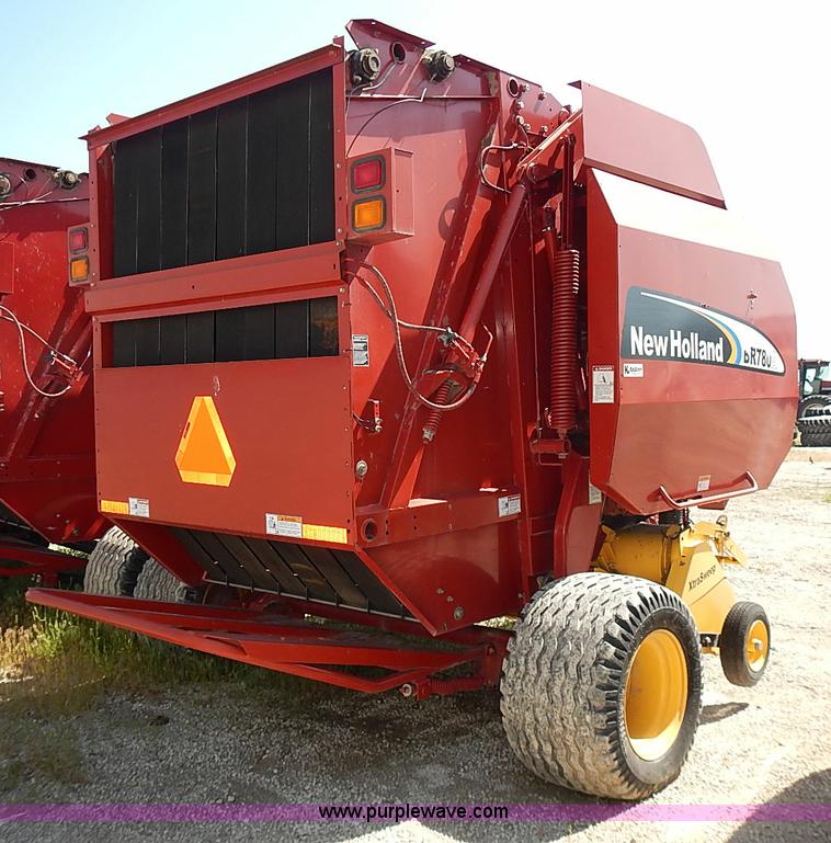 image for item I3625 2006 New Holland BR780A round baler