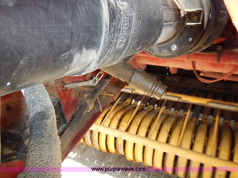 image for item I3625 2006 New Holland BR780A round baler