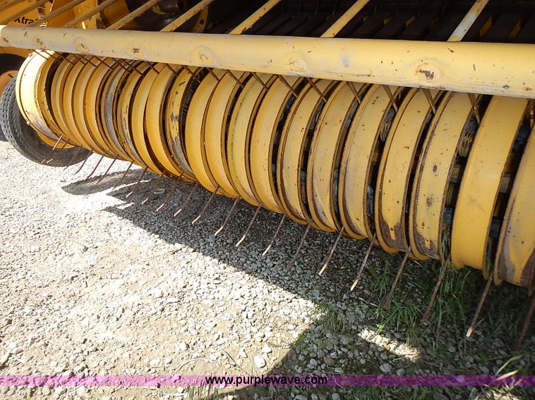 image for item I3625 2006 New Holland BR780A round baler