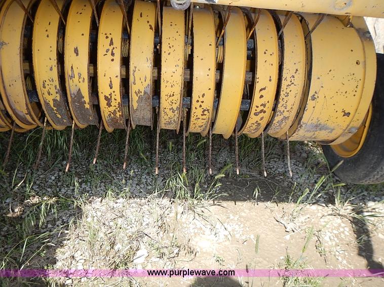 image for item I3625 2006 New Holland BR780A round baler