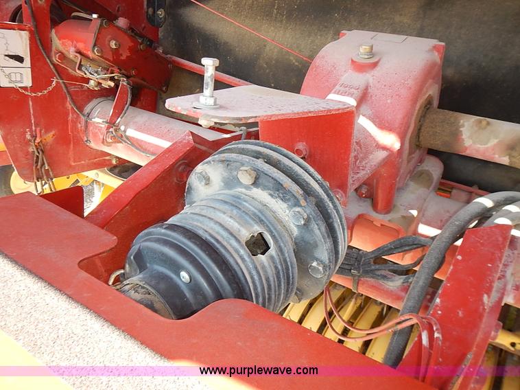 image for item I3625 2006 New Holland BR780A round baler