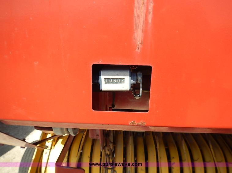 image for item I3625 2006 New Holland BR780A round baler