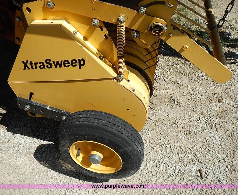 image for item I3625 2006 New Holland BR780A round baler