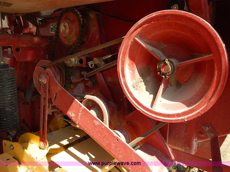 image for item I3625 2006 New Holland BR780A round baler