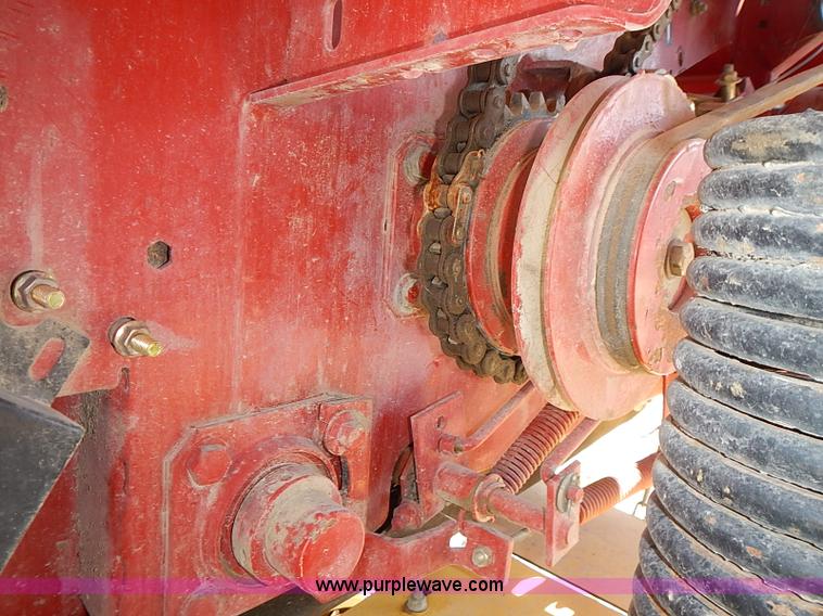 image for item I3625 2006 New Holland BR780A round baler