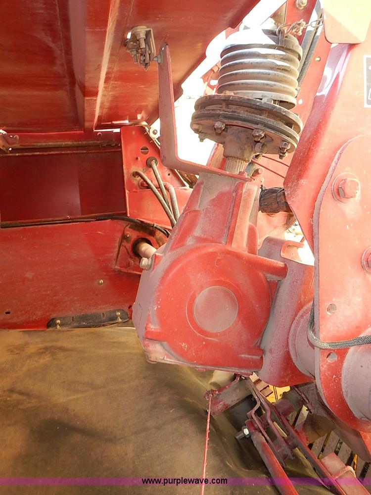 image for item I3625 2006 New Holland BR780A round baler