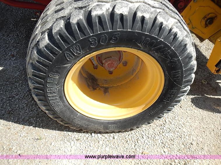 image for item I3625 2006 New Holland BR780A round baler