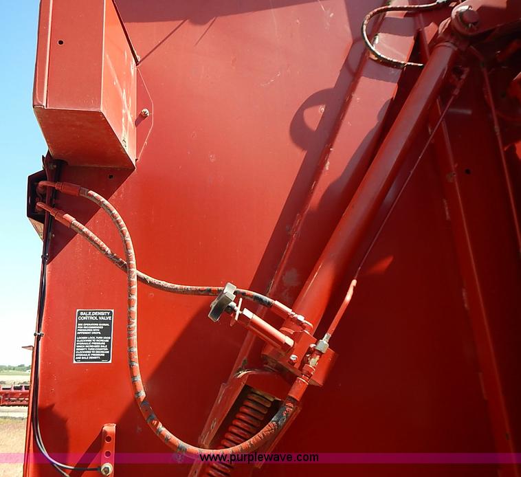 image for item I3625 2006 New Holland BR780A round baler